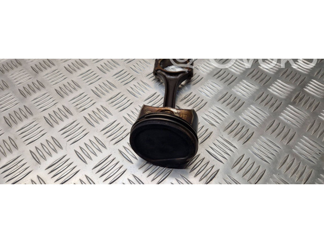 Píst    Mercedes-Benz A W169     