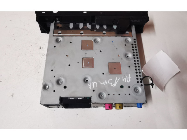 Радио/ проигрыватель CD/DVD / навигация