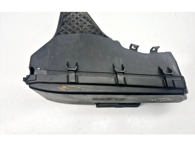 Блок предохранителей 9494210 Volvo S60