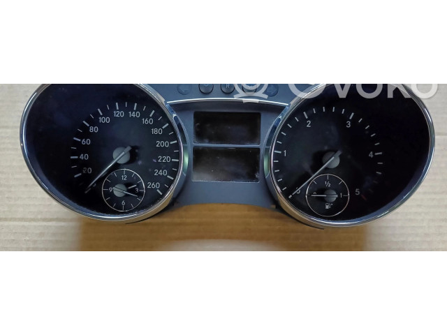 Панель приборов    Mercedes-Benz R W251       