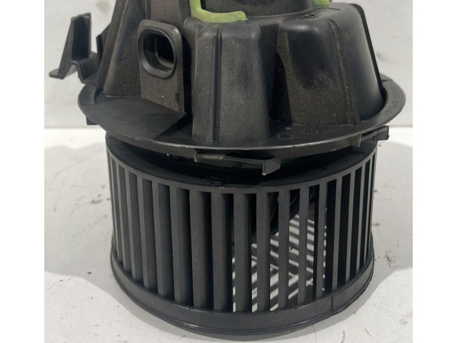 Вентилятор печки       Dacia Duster