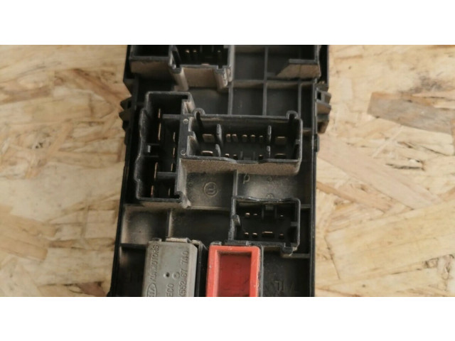 Pojistková skříňka JB200400 KIA Carnival 2003