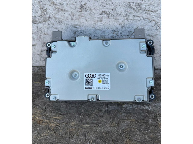 Дисплей       Audi Q8