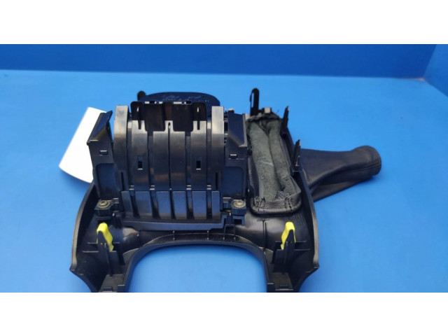 Передний держатель чашки