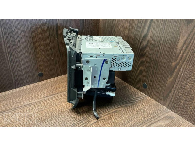 Радио/ проигрыватель CD/DVD / навигация