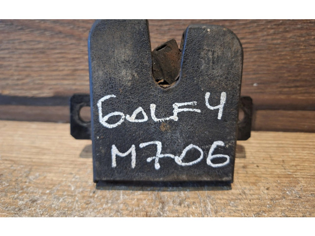 Замок багажника 1J6827505B    Volkswagen Golf IV 1998 - 2005 года