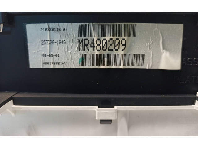 Přístrojová deska Mitsubishi Space Wagon 2002 MR480209, 2573201840