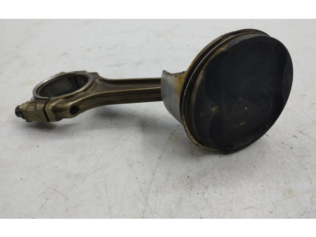  Поршень с шатуном    Maserati Quattroporte  