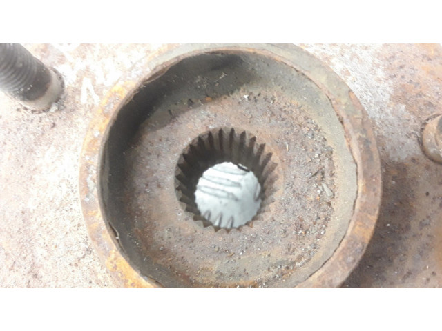 Передний поворотный кулак (ступица, цапфа)