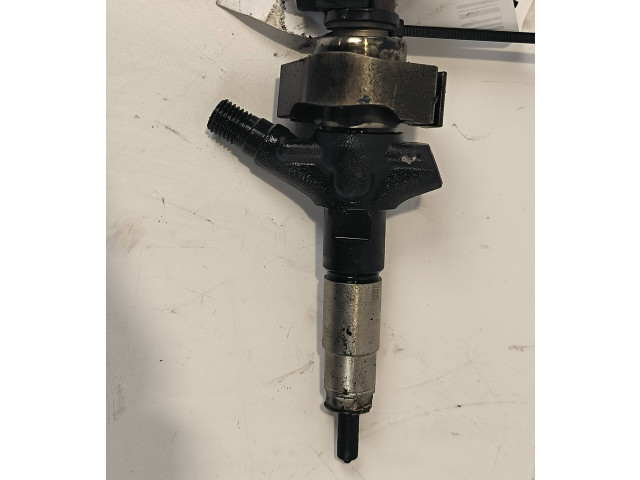 Vstřikovač 16613AA020 Subaru Legacy