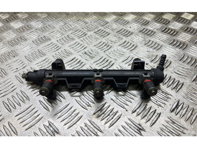 Топливная рампа 03E133320A Skoda Fabia Mk1 (6Y)