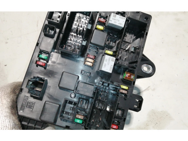 Pojistková skříňka 20957185 Opel Zafira C 2013