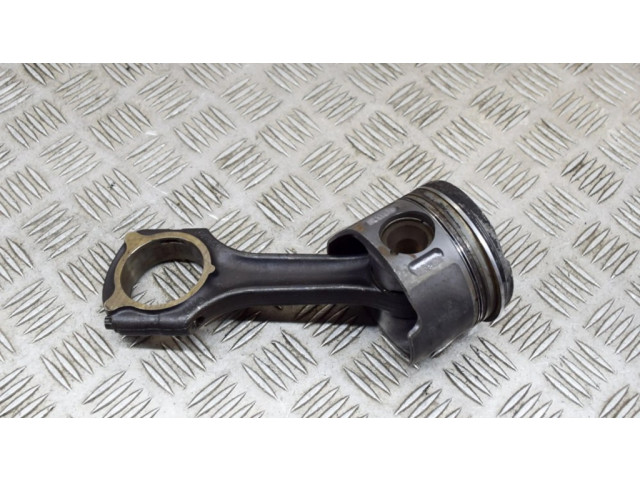 Píst A6110300320, A6110300717   Mercedes-Benz C W203  pro naftový motor 2.2 OM 611.962 