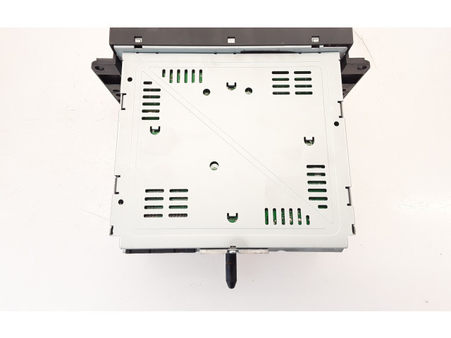 Радио/ проигрыватель CD/DVD / навигация