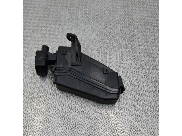   Pojistková skříňka 8266253030, 8500523030   Lexus  200-300 2003