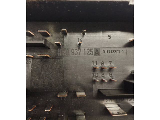 Блок предохранителей 1K0937125A, 017183071   Skoda Octavia Mk2 (1Z)    