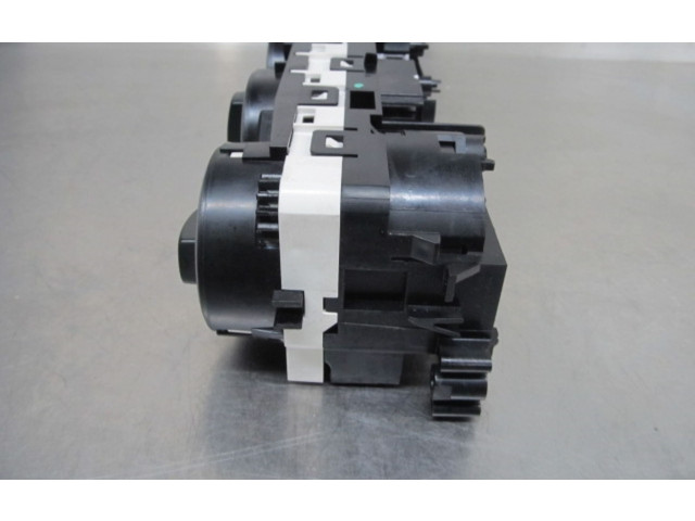 Блок управления климат-контролем Mitsubishi Colt