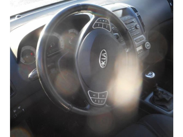 Дисплей    957101H100   KIA Ceed