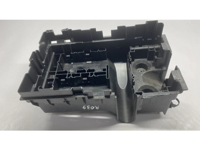 Pojistková skříňka 68239267 Chrysler Pacifica 2017