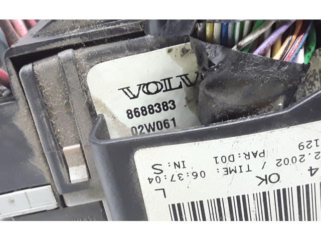 Блок предохранителей    8688383, 8645716   Volvo V70