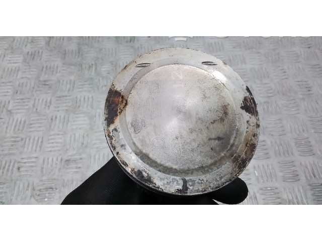 Píst Volvo S80 B5254T10