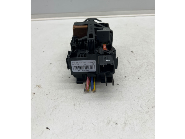 Блок предохранителей  9812661980, A006C801   Peugeot Partner III    