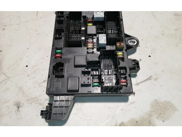 Pojistková skříňka 20957185 Opel Zafira C 2013