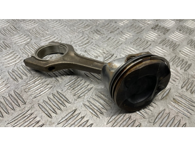 Píst 7528540 BMW 1 E81 E87 pro benzínový motor 2.0 N43B20A