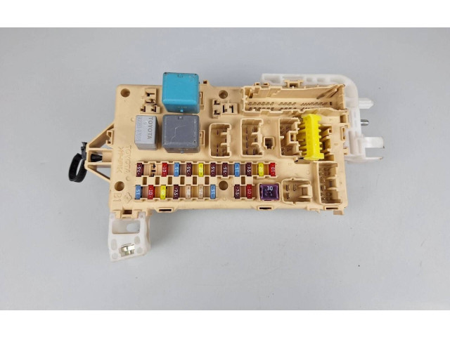 Блок предохранителей 892210F010   Toyota Corolla Verso AR10    