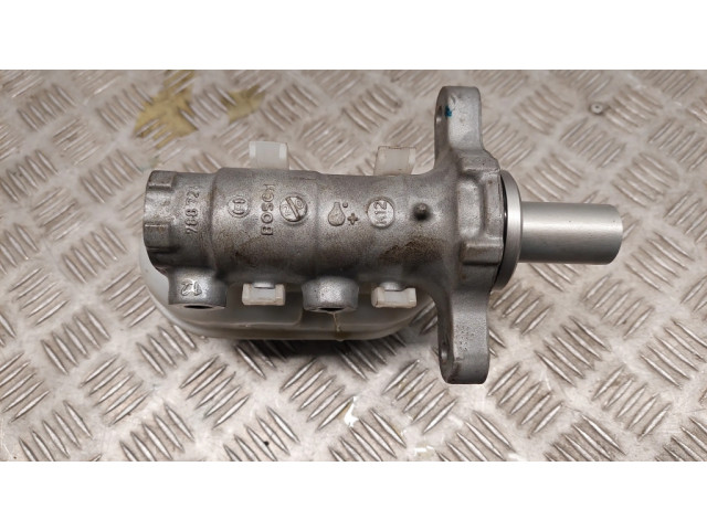 Расширительный бачок тормозной жидкости