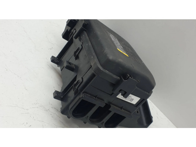 Блок предохранителей  84240071, 812461952   Chevrolet Volt II    