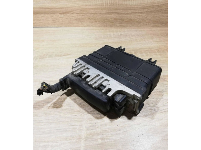 Блок управления двигателем Блок управления 8a0907311m, 0261203186 Volkswagen Golf III