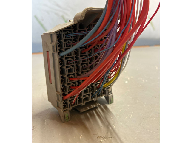 Ящик предохранителей (комплект) 9162439 Volvo V70