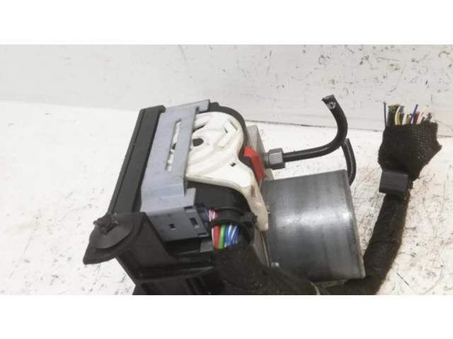 Блок АБС 323666362, 39120573 Opel Astra K 2015- года