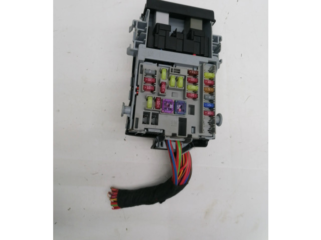 Pojistková skříňka 13222786 Opel Zafira C 2015