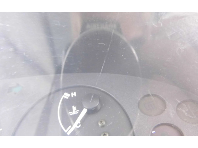 Панель приборов    Mazda 323 F       