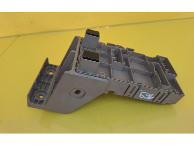 Блок предохранителей  82201FG010   Subaru Forester SF    