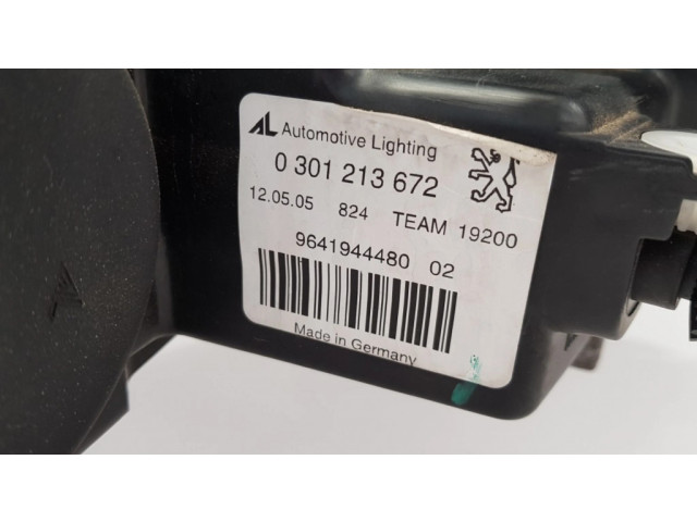 Přední světlo pravé 0301213672, 9641944480 Peugeot 407 2005