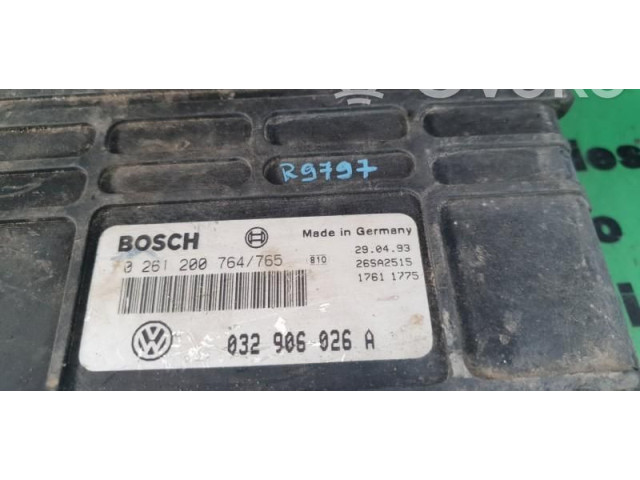 Блок управления двигателем Блок управления 0261200764, 032906026A Volkswagen Golf II
