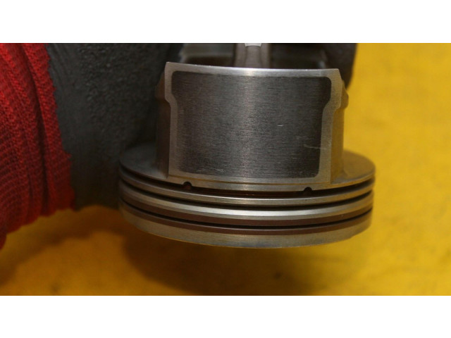  Поршень с шатуном    Volkswagen Golf VI  