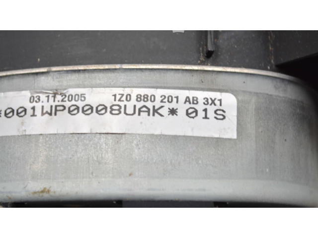 Подушка безопасности водителя 1Z0880201AB Skoda Octavia Mk2 (1Z)