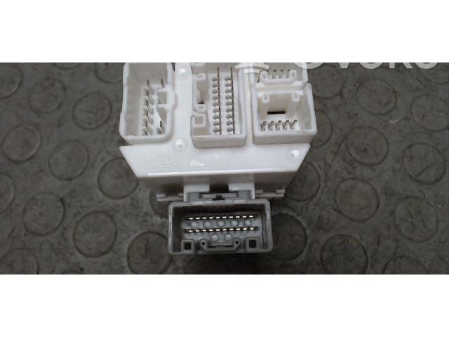 Блок предохранителей MN108928 Mitsubishi Colt