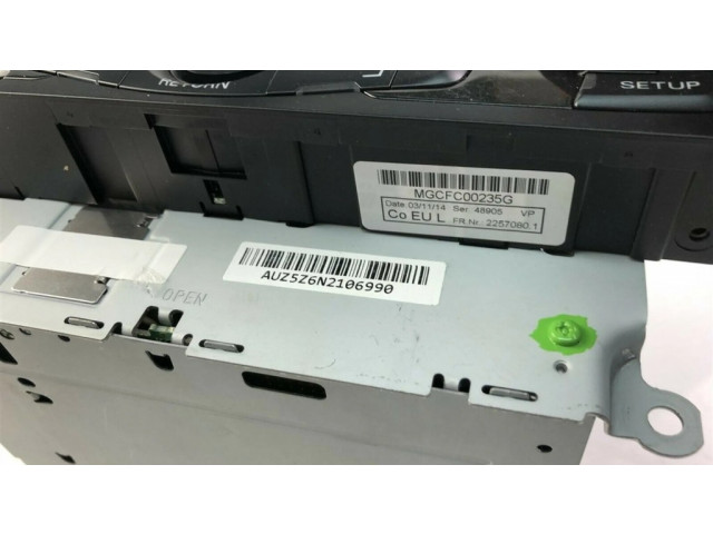 Радио/ проигрыватель CD/DVD / навигация