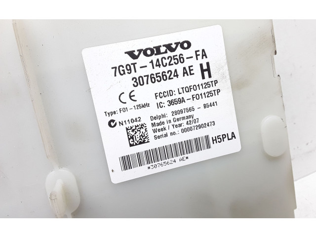 Блок предохранителей 30765624, 30765624AE   Volvo V70    