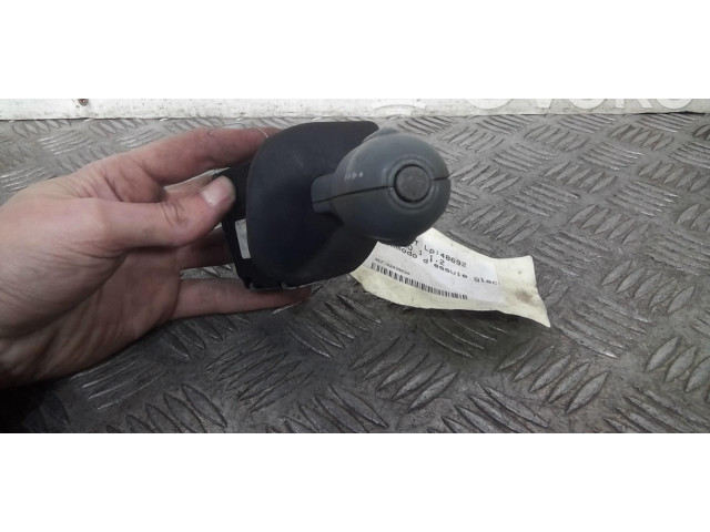 Ручка стеклоочистителей 7700832722   Renault Twingo I