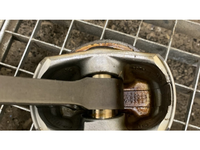 Píst Dodge RAM pro benzínový motor 5.7 EZH