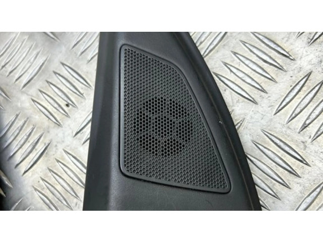 Другая деталь салона