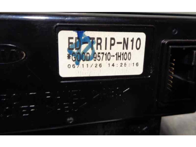 Дисплей 957101H100 KIA Ceed