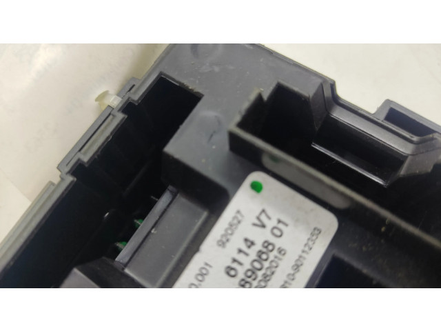   Pojistková skříňka 9389068   BMW 4 F36 Gran coupe 2016