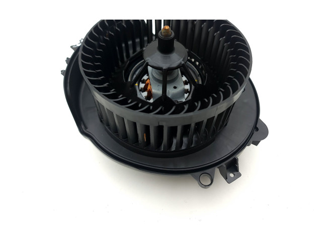Вентилятор печки 5WC819015A Volkswagen Golf VIII